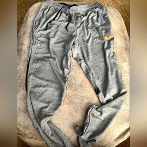 NEW Nike Dri Fit size XL standard fit zipper pocket athletic pants